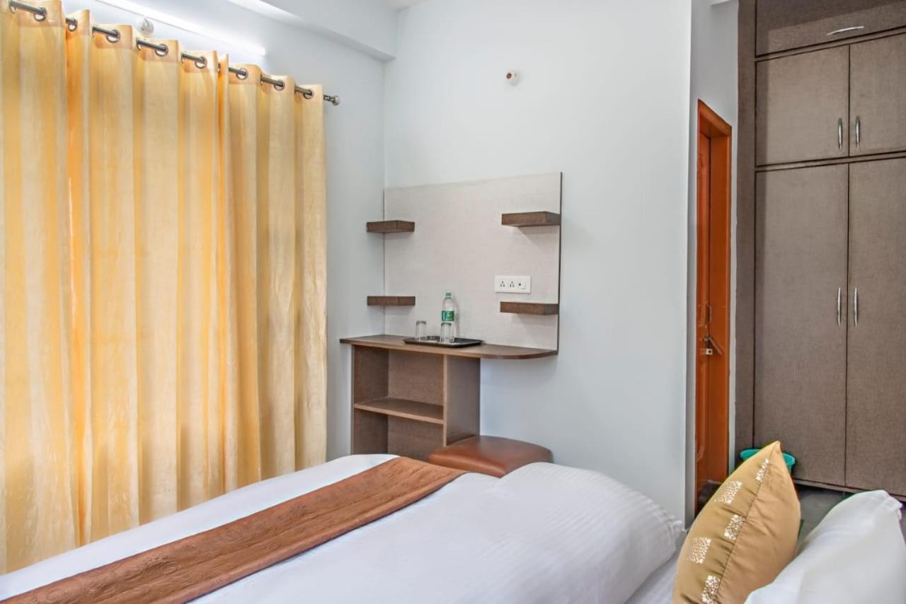 The Western Uphills I Serviced I Pvt Balcony I Peacefull Area I By Exotic Apartment Kasauli